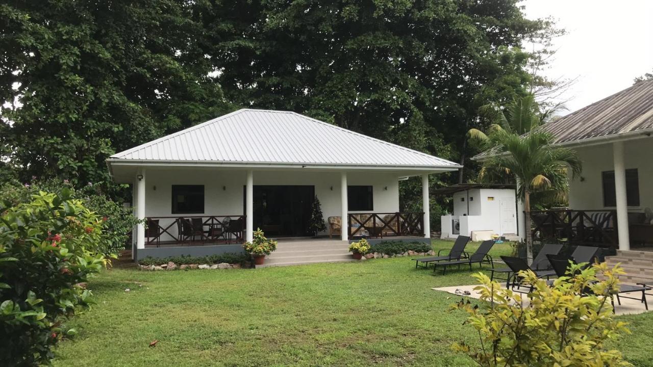 Laure Grand Anse (Praslin)